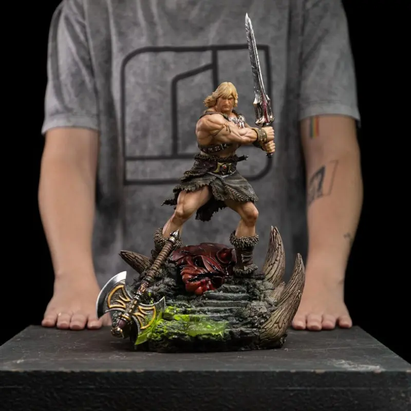 Masters of the Universe statuette 1/10 Deluxe Art Scale He-Man Unleashed 34 cm       | 0618231956692