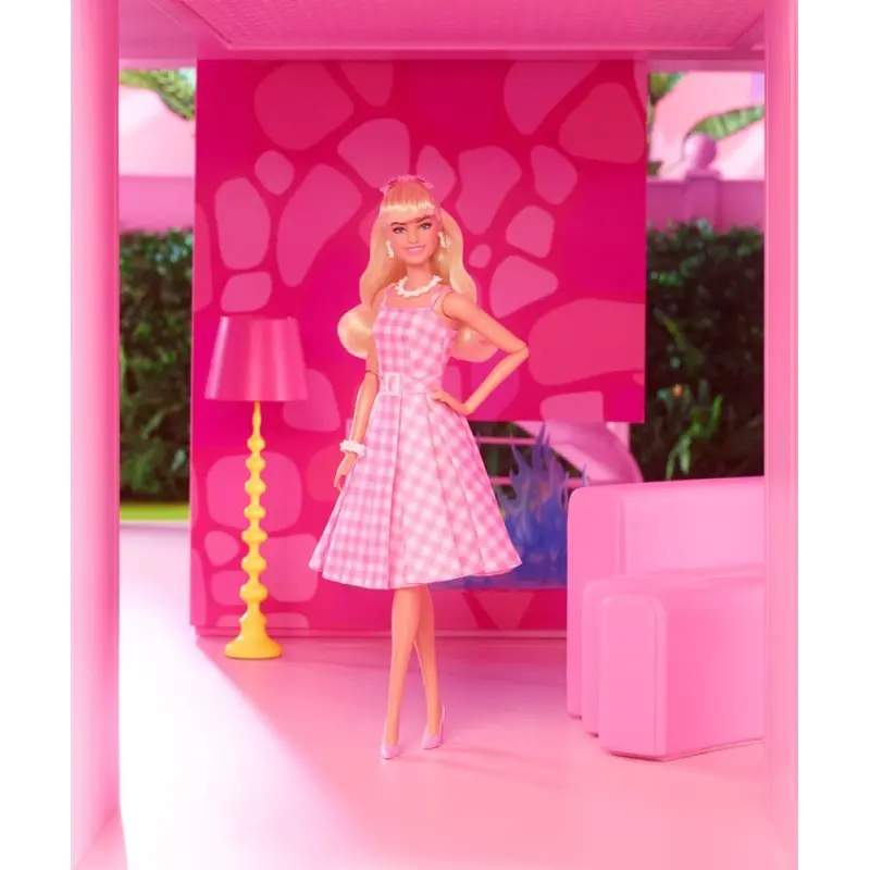 Barbie The Movie poupée Barbie in Pink Gingham Dress | 0194735160709