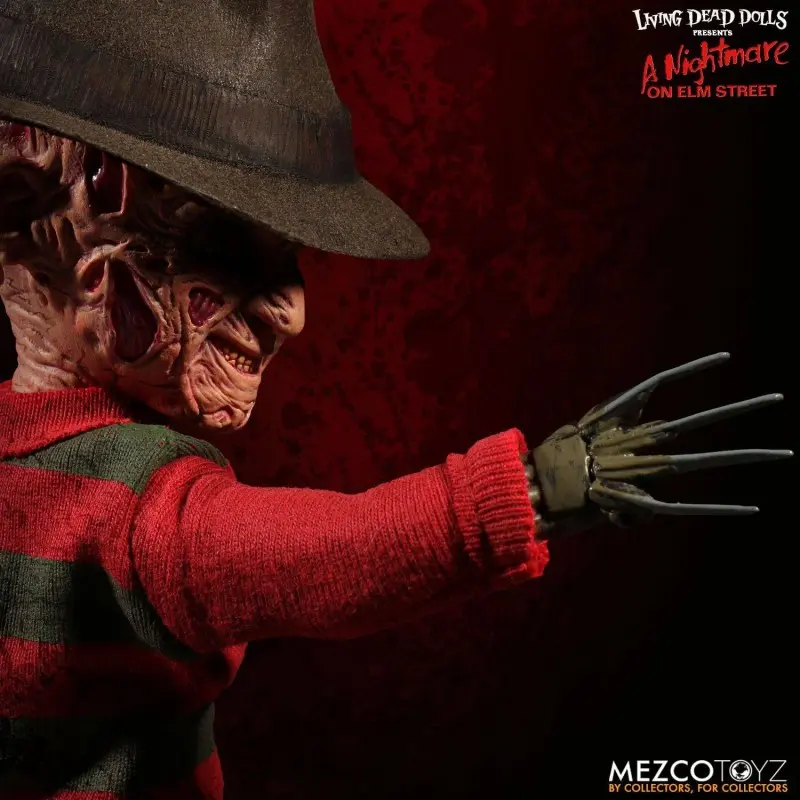 Freddy Les Griffes de la nuit poupée sonore Freddy Krueger 25 cm | 0696198994001