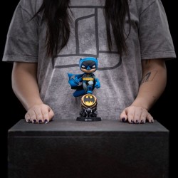 Batman Mini Co. PVC Figure Batman on Bat-Signal (Blue Variant) 15 cm | 0618231957446