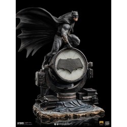 Zack Snyder's Justice League statuette 1/10 Deluxe Art Scale Batman on Batsignal 28 cm | 0618231951222