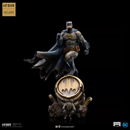 DC Comics: Batman on Bat-Signal 1:10 Scale Statue - CCXP23 Exclusive | 0618231953431