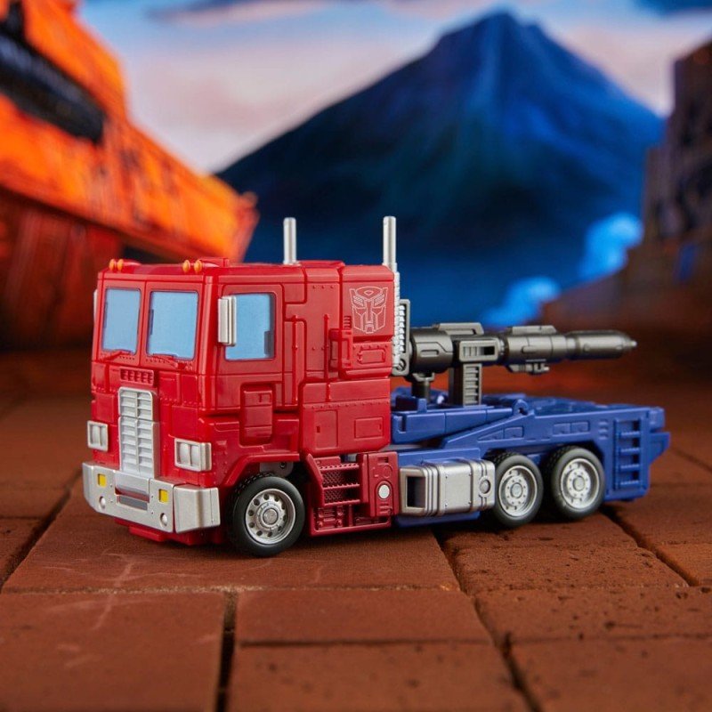 The Transformers: The Movie Generations Studio Series Commander Class figurine Optimus Prime 18 cm | 5010996211835
