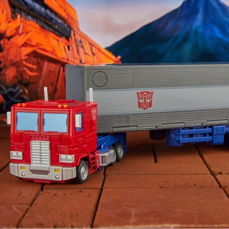The Transformers: The Movie Generations Studio Series Commander Class figurine Optimus Prime 18 cm | 5010996211835