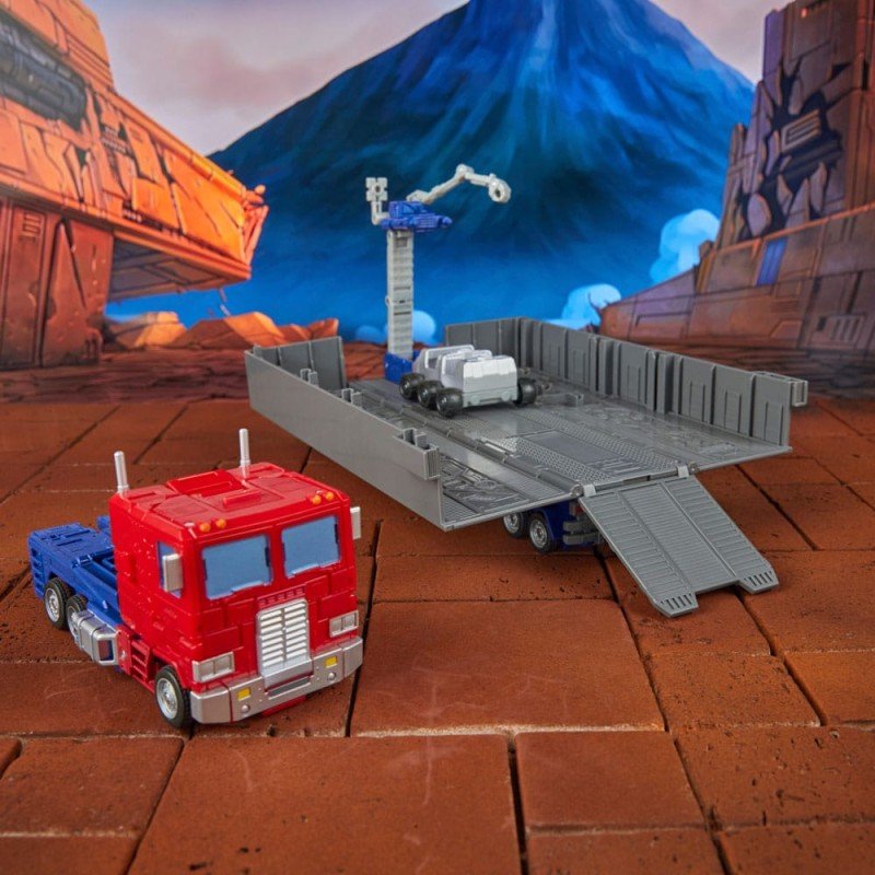 The Transformers: The Movie Generations Studio Series Commander Class figurine Optimus Prime 18 cm | 5010996211835