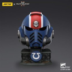 Warhammer 40,000: Space Marine 2 replique Ultramarines Lieutenant Titus casque avec présentoir 44 cm | 6927054401697