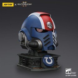 Warhammer 40,000: Space Marine 2 replique Ultramarines Lieutenant Titus casque avec présentoir 44 cm | 6927054401697