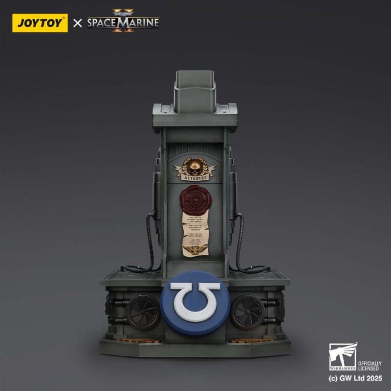 Warhammer 40,000: Space Marine 2 replique Ultramarines Lieutenant Titus casque avec présentoir 44 cm | 6927054401697