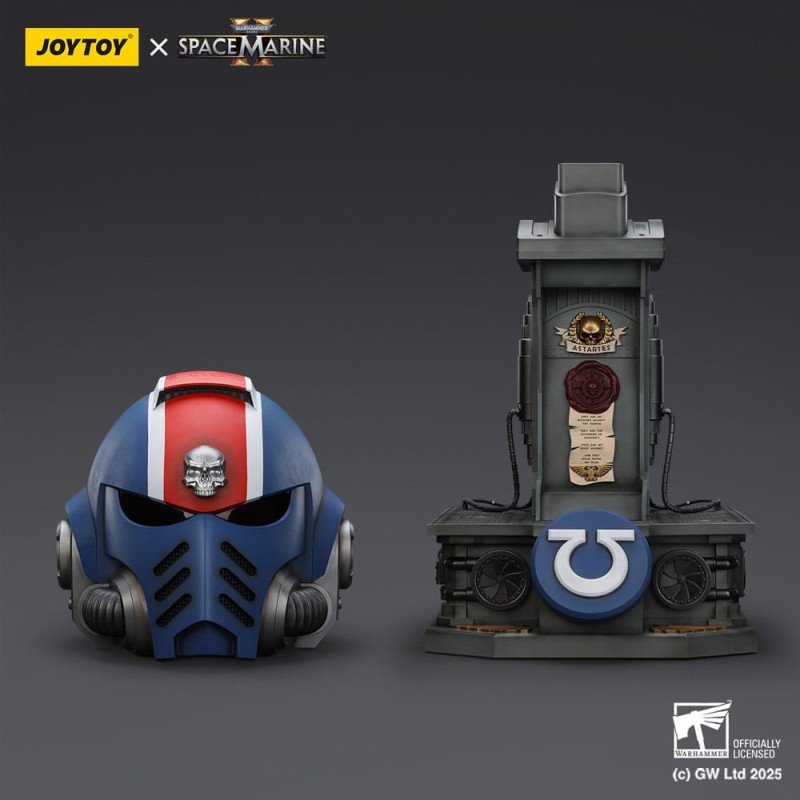 Warhammer 40,000: Space Marine 2 replique Ultramarines Lieutenant Titus casque avec présentoir 44 cm | 6927054401697