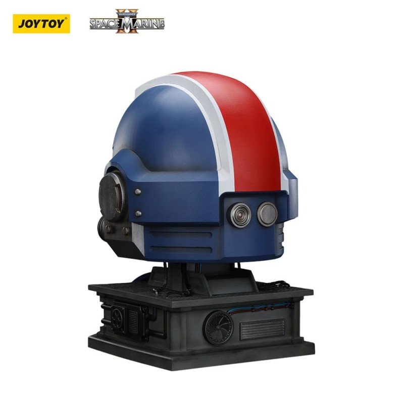 Warhammer 40,000: Space Marine 2 replique Ultramarines Lieutenant Titus casque avec présentoir 44 cm | 6927054401697