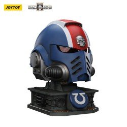 Warhammer 40,000: Space Marine 2 replique Ultramarines Lieutenant Titus casque avec présentoir 44 cm | 6927054401697