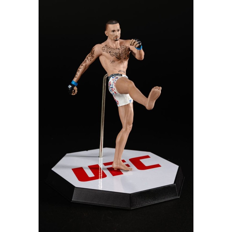 UFC Posed statuette Max Holloway 18 cm | 0787926104431