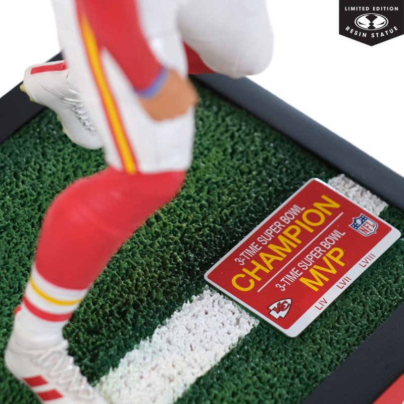 NFL Kansas City Chiefs statuette 1/6 Patrick Mahomes 30 cm | 0787926104097