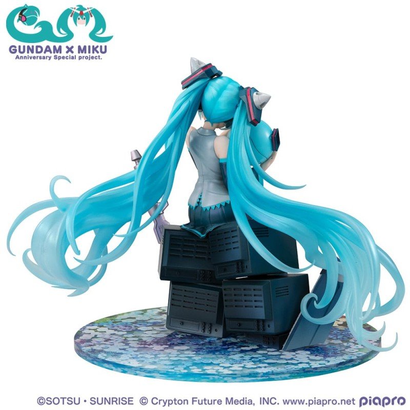 Mobile Suit Gundam x Hatsune Miku statuette PVC Lucrea Hatsune Miku x OO Gundam 45th Anniversary 17 cm | 4535123847608