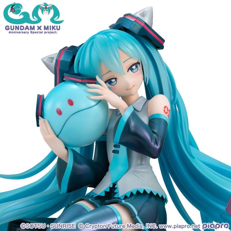 Mobile Suit Gundam x Hatsune Miku statuette PVC Lucrea Hatsune Miku x OO Gundam 45th Anniversary 17 cm | 4535123847608