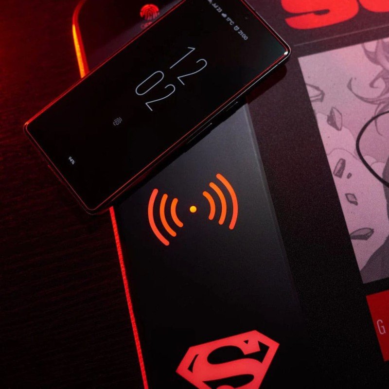 DC Comics tapis de souris avec chargeur mobile Superman | 5056280461524