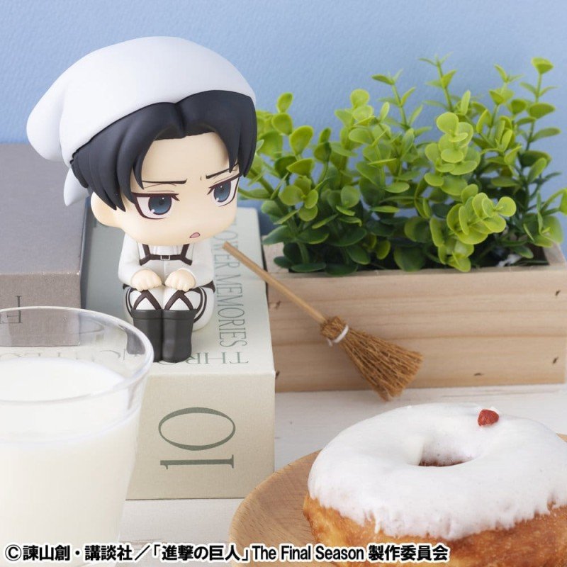 Attack on Titan statuetten PVC Look Up Levi Cleaning up Ver. & Mikasa Ackerman (with gift) 11 cm           