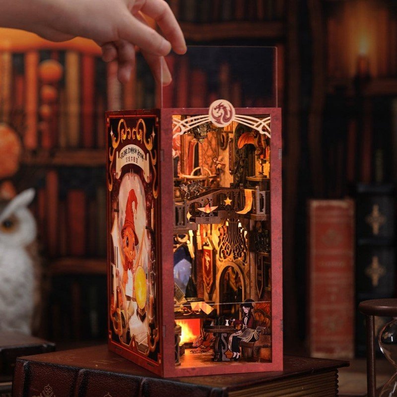 Maquette Book Nook Flame Common Room 23 x 11 cm  