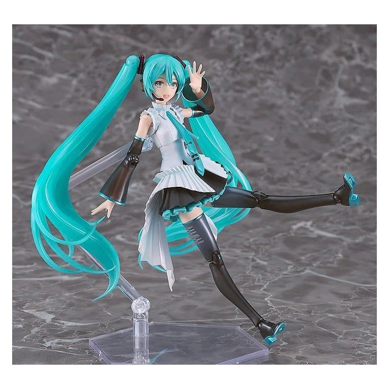 Character Vocal Series 01: Hatsune Miku Plastic Model Kit Plamatea Happy 16th Birthday Ver. 16 cm