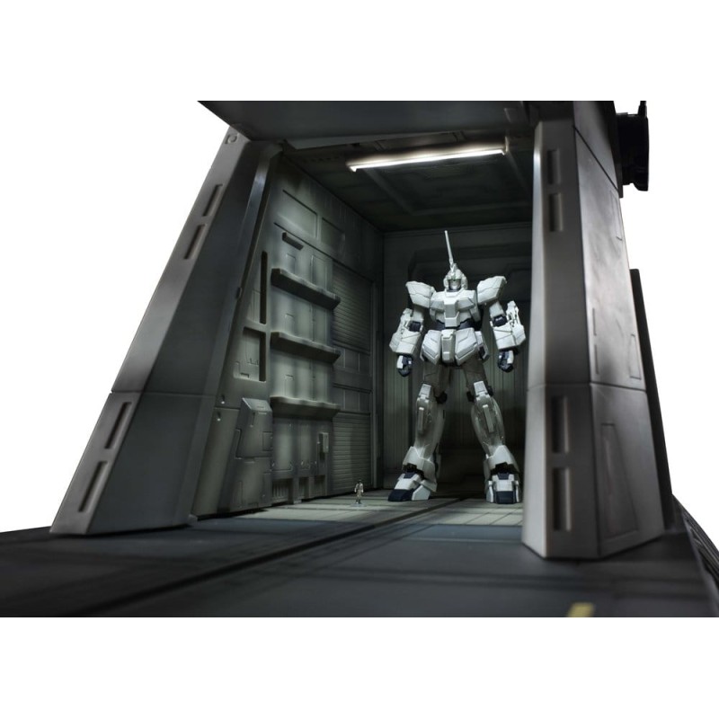 Gundam Unicorn Realistic Model Series Diorama 1/144 Scale Nahel Argama Catapult Deck (UC ver.) 138 cm