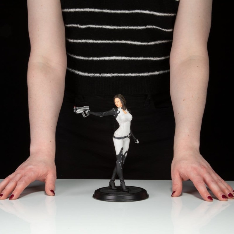 Mass Effect figurine PVC Miranda Lawson 22 cm