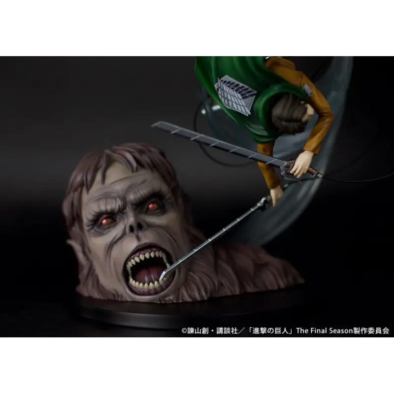 Attack on Titan statuette PVC 1/7 Levi vs Beast Titan Ver. 28 cm | 4582666820667